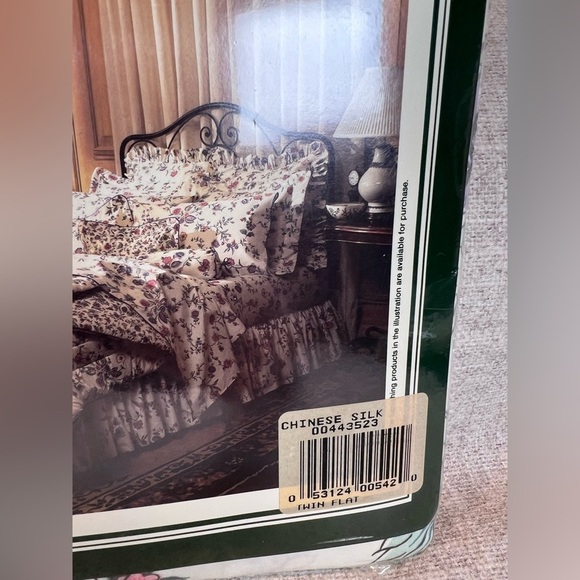 Laura Ashley Vintage Chinese Silk Floral twin size flat sheet scalloped edge NWT - Picture 5 of 7